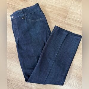 Like New dark wash indigo NYDJ stretch jeans straight leg - zip/button - size 16